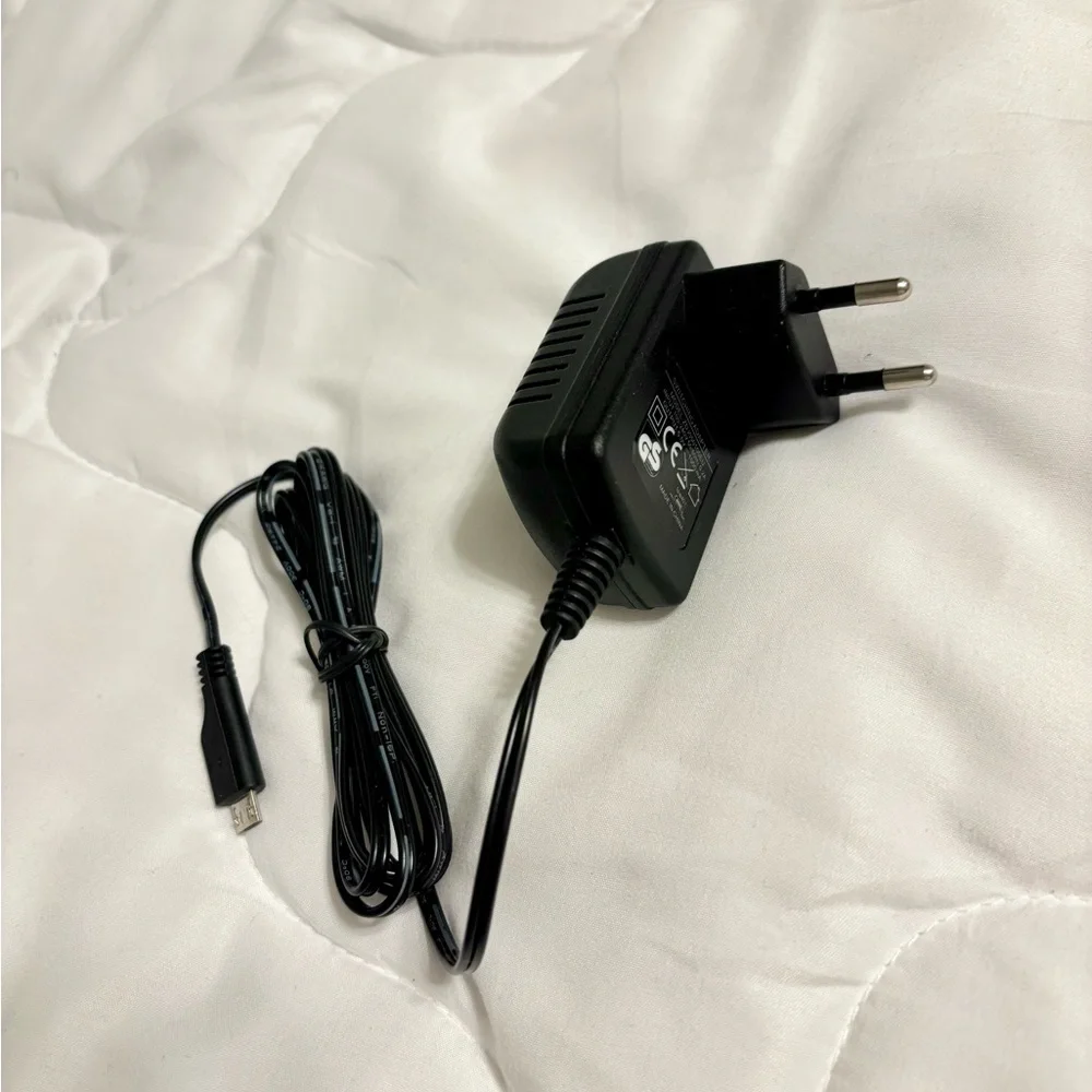 Universal Micro-USB Wall Charger – EU Plug, 5V Power Adapter with Cable